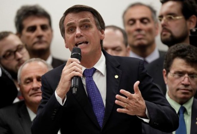 Jair Bolsonaro faz discurso em Brasília