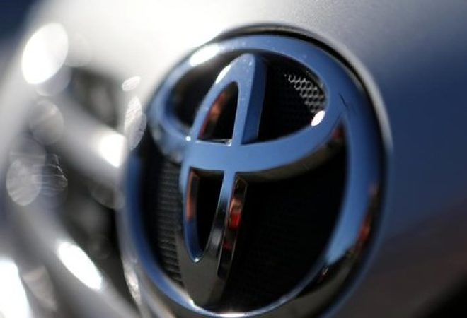 Logomarca da Toyota em um carro estacionado em São Paulo