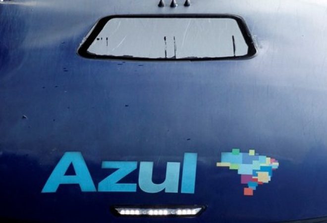 Logo da companhia aérea brasileira Azul é visto no aeroporto de Viracopos, em Campinas
