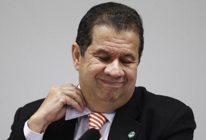 Presidente do PDT, Carlos Lupi, em reunião em Brasília