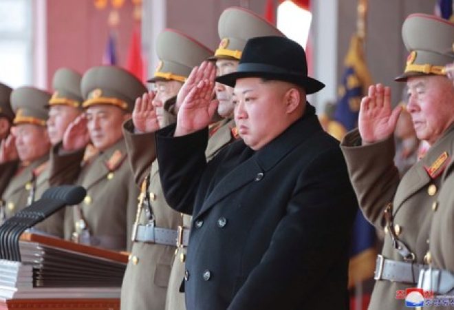 Kim Jong Un participa de parada militar em Pyongyang