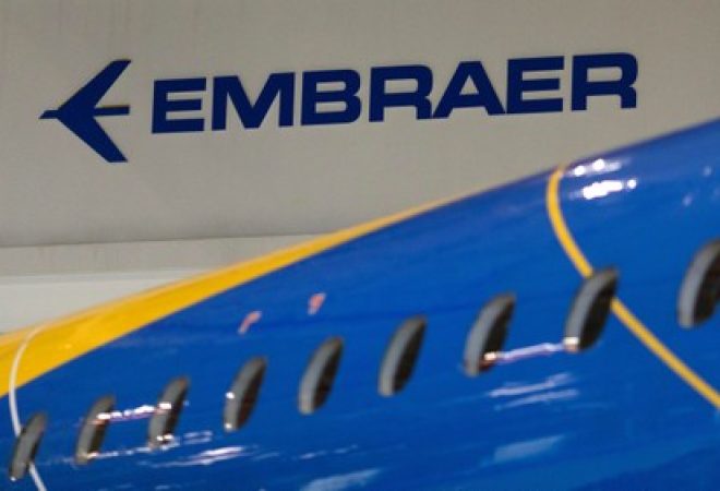 Logo da empresa brasileira Embraer na sede da companhia em São José dos Campos, Brasil