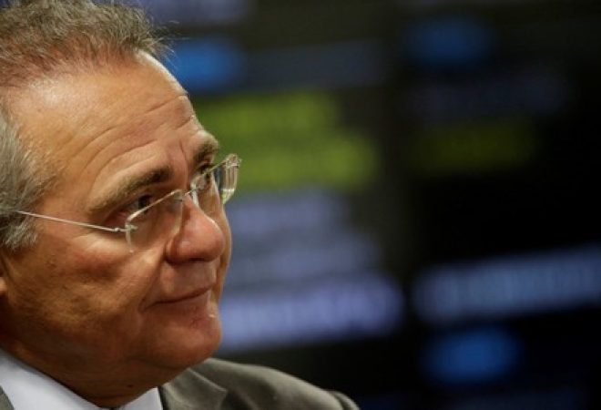 Senador Renan Calheiros durante reunião de comissão do Senado
