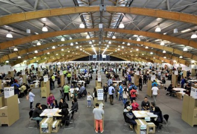 Eleitores votam em eleição parlamentar em Bogotá, na Colômbia