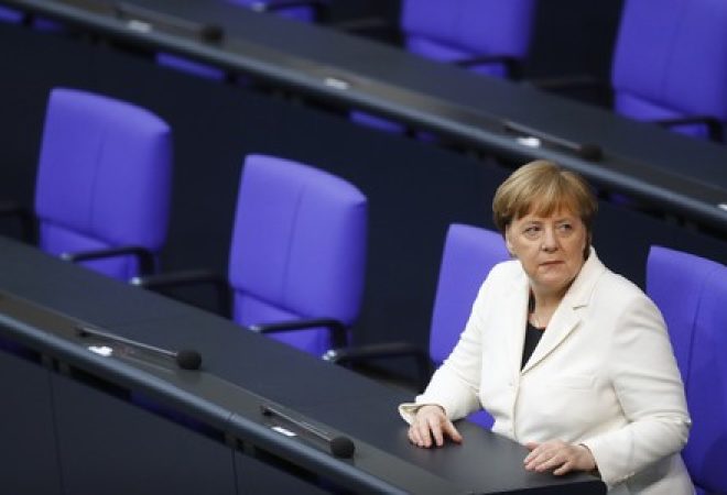Chanceler alemã, Angela Merkel, durante cerimônia no Parlamento em Berlim
