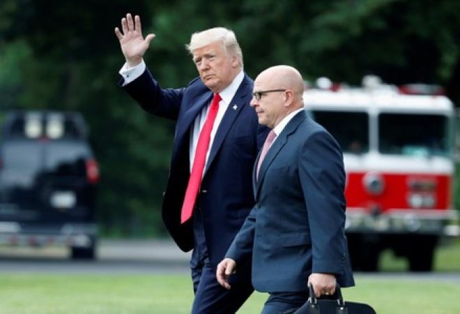 Presidente dos Estados Unidos, Donald Trump, e assessor de segurança nacional, H.R. McMaster, na Casa Branca, em Washington