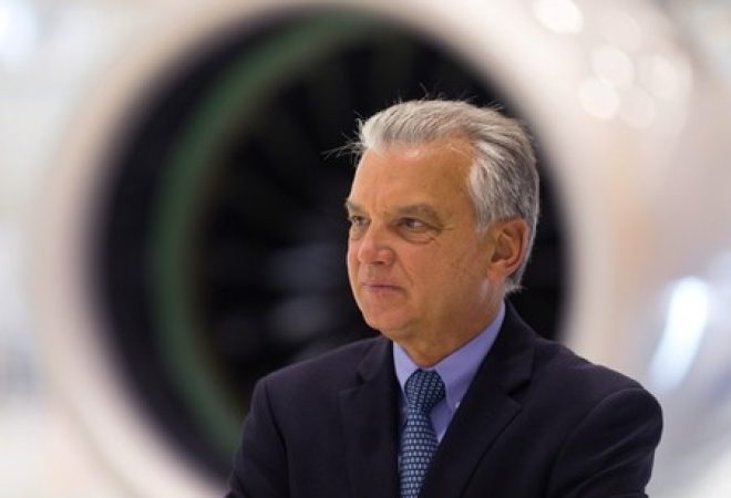 Presidente da Embraer, Paulo Cesar de Souza e Silva, posa para foto na sede da companhia em São José dos Campos