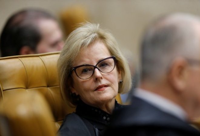 A ministra do Supremo Tribunal Federal, Rosa Weber, durante julgamento sobre habeas corpus do ex-presidente Luiz Inácio Lula da Silva, em Brasília, no Brasil