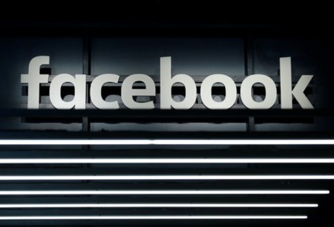 Logo do Facebook em feira em Frankfurt, na Alemanha