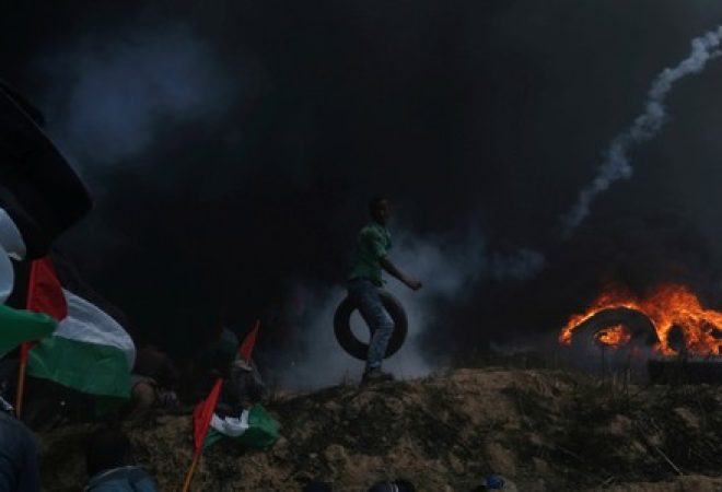 Manifestante palestino durante protesto em Gaza