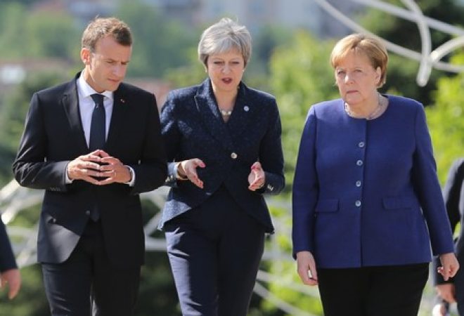 Presidente francês, Emmanuel Macron, premiê britânica, Theresa May, e chanceler alemã, Angela Merkel, em Sófia
