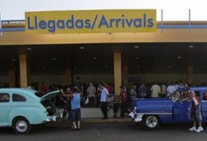 Exterior do aeroporto José Martí, em Havana