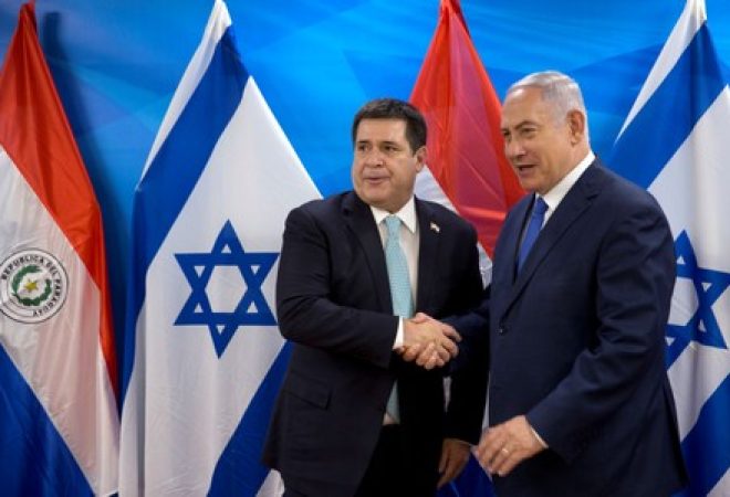 Presidente paraguaio, Horacio Cartes, e premiê israelenese, Benjamin Netanyahu