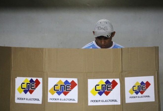 Venezuelano vota na cidade de Barquisimeto