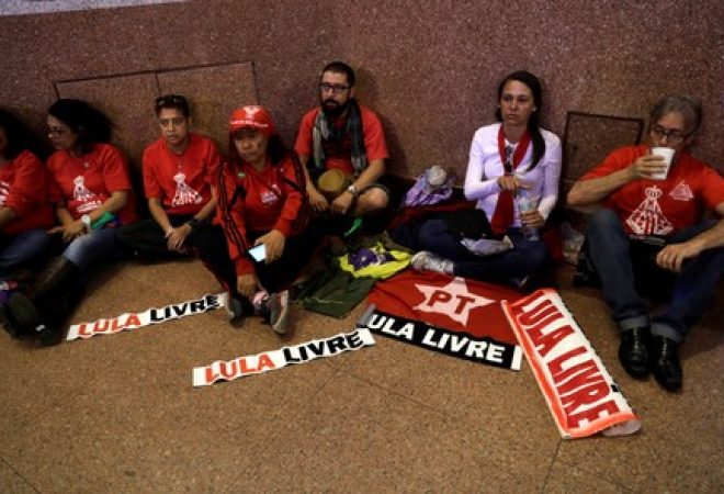 Apoiadores de Lula comparecem à Basílica de Nossa Senhora Aparecida