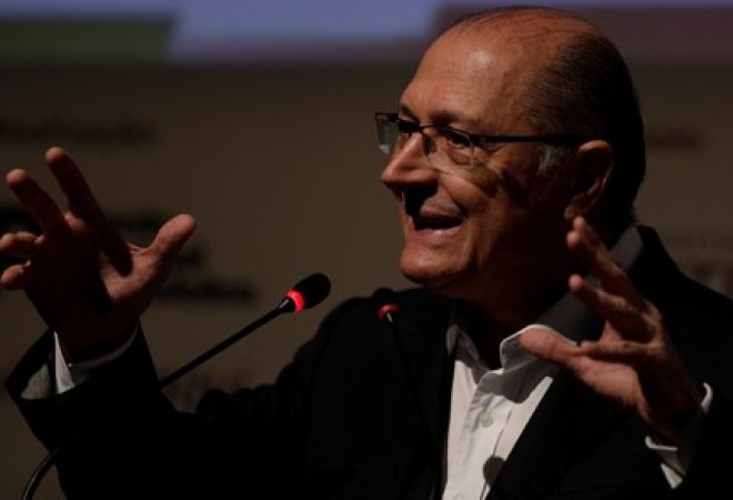 Pré-candidato do PSDB à Presidência, Geraldo Alckmin, durante evento com prefeitos em Niterói