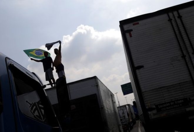 Paralisação de caminhoneiros em Duque de Caxias