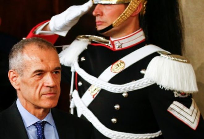 Ex-diretor do Fundo Monetário Internacional (FMI) Carlo Cottarelli no Palácio do Quirinal em Roma, Itália