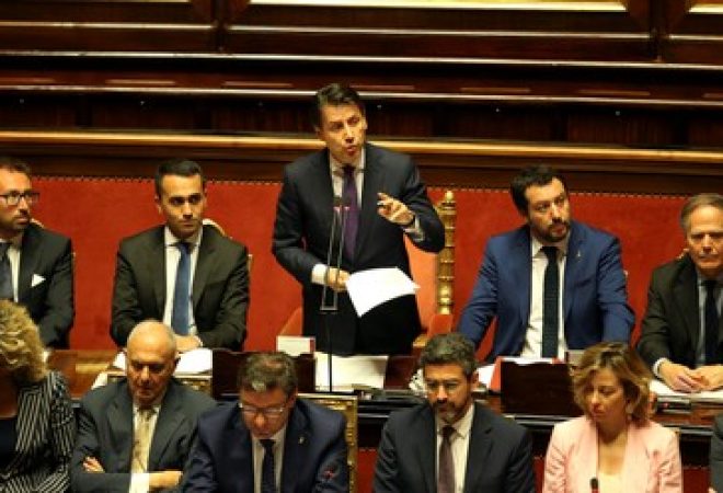 Novo primeiro-ministro da Itália, Giuseppe Conte, durante sessão do Senado em Roma