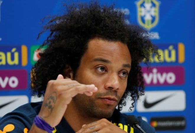 Lateral Marcelo durante entrevista coletiva em Londres