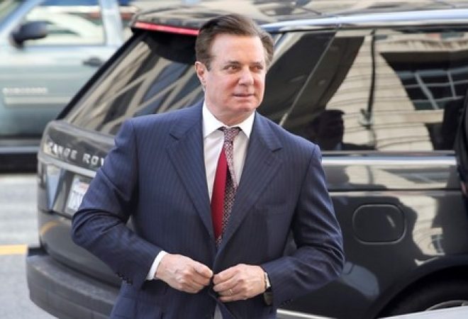 Paul Manafort chega a tribunal em Washington