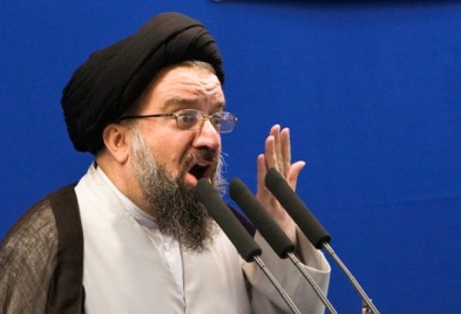 Clérigo iraniano Ahmad Khatami em Teerã