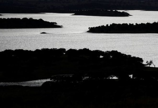 Reservatório de Alqueva, em Portugal, o maior lago artificial da União Europeia