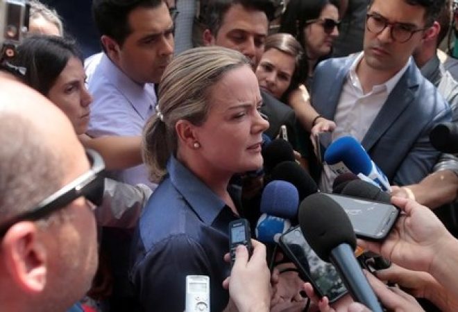 Gleisi Hoffmann concede entrevista em São Paulo