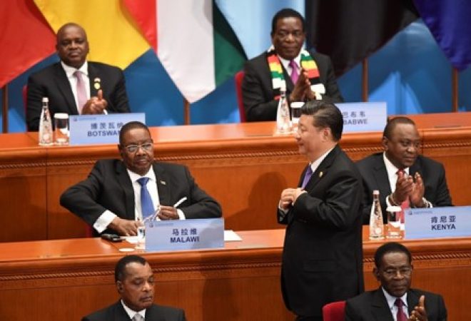 Presidente da China, Xi Jinping, durante cúpula com líderes africanos no Grande Salão do Povo, em Pequim