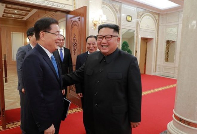 Chefe de segurança nacional da Coreia do Sul, Chung Eui-yong, se encontra com líder norte-coreanos, Kim Jong Un, em Pyongyang