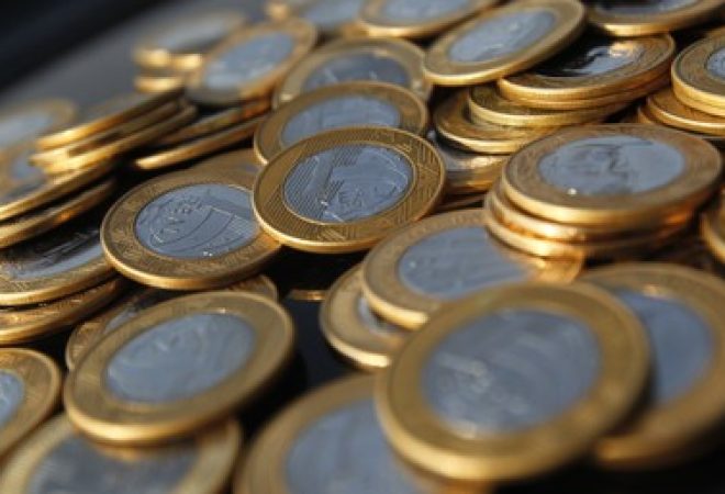 Moedas de um real em foto ilustrativa
