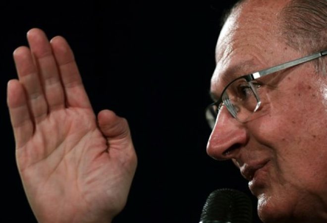 O candidato do PSDB à Presidência, Geraldo Alckmin, durante sabatina em São Paulo