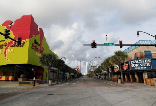 Ocean Boulevard em Myrtle Beach, na Carolina do Sul, vazio devido à apromixação do furacão Florence