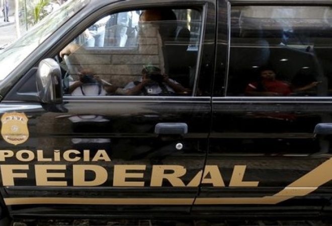 Carro da PF no Rio de Janeiro