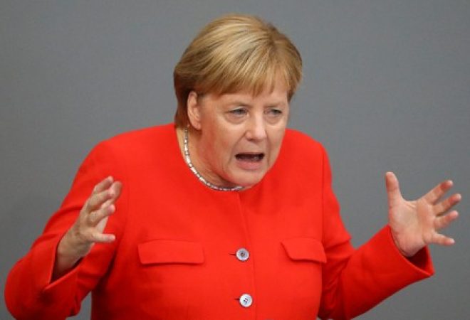 Chanceler alemã, Angela Merkel, faz discurso ao Parlamento
