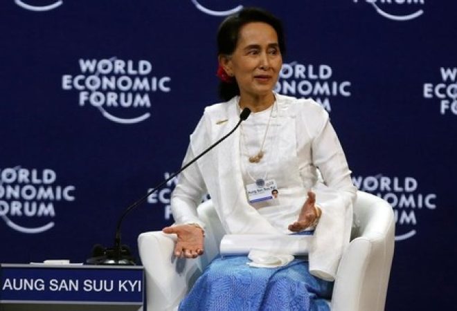 Líder do governo de Mianmar, Aung San Suu Kyi, no Fórum Econômico Mundial da Associação de Nações do Sudeste Asiático (Asean), em Hanói