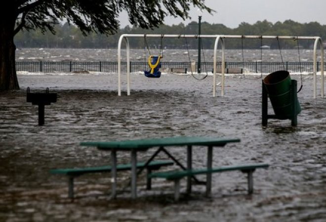 Parque inundado em consequência do furacão Florence em New Bern, na Carolina do Norte