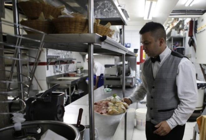 Garçom de restaurante no Rio de Janeiro