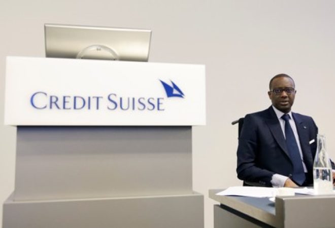 CEO do banco suíço Credit Suisse, Tidjane Thiam, espera para iniciar conferência de sobre resultados do ano