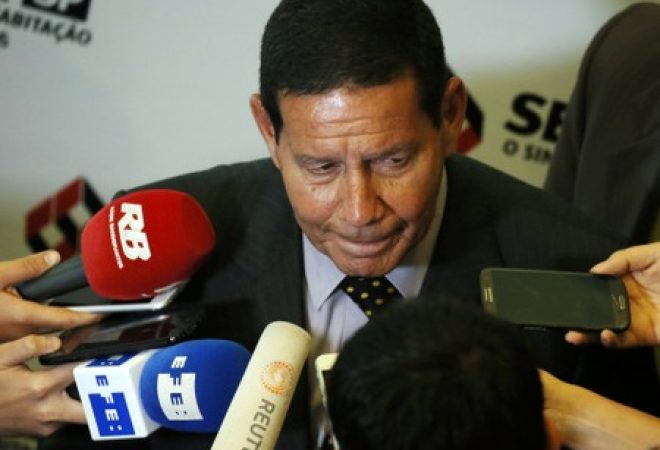 Mourão concede entrevista em São Paulo