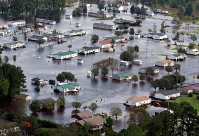 Ruas alagadas pela tempestade Florence em Lumberton, na Carolina do Norte