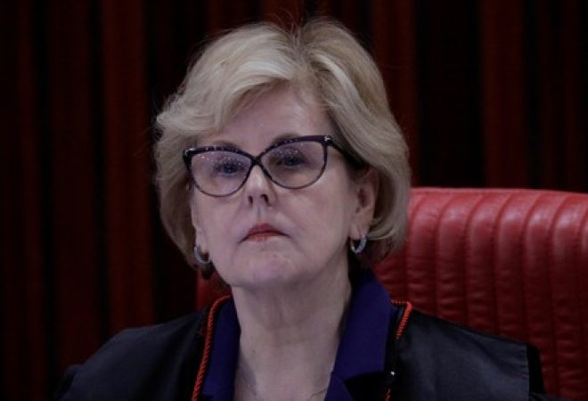 Rosa Weber durante sessão do TSE