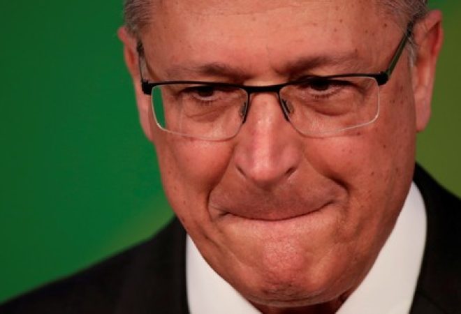 Candidato à Presidência do PSDB, Geraldo Alckmin, reage durante evento em Brasília