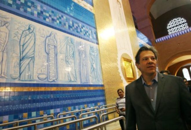 Candidato do PT à Presidência, Fernando Haddad, visita Santuário de Nossa Senhora Aparecida, em Aparecida do Norte