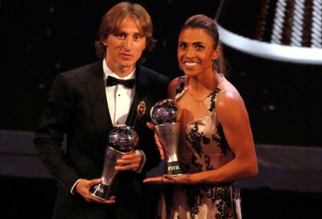 Modric e Marta levam prêmio da Fifa