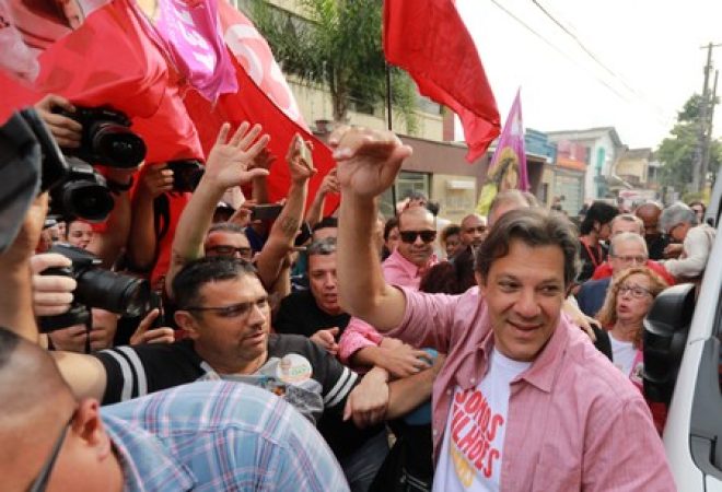 Haddad faz campanha em Canoas