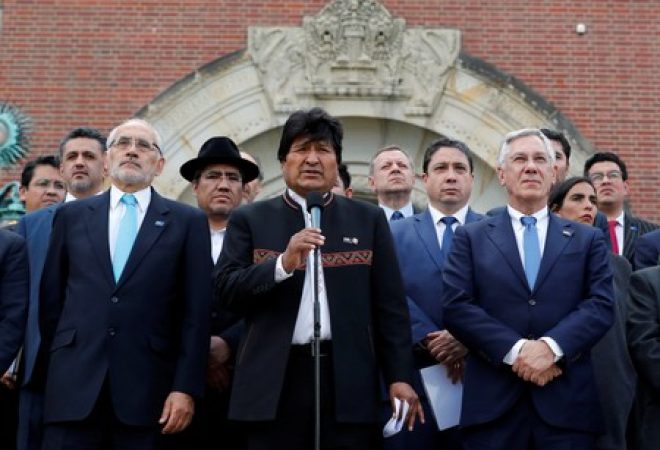 Presidente da Bolívia, Evo Morales, do lado de fora da Corte Internacional de Justiça em Haia