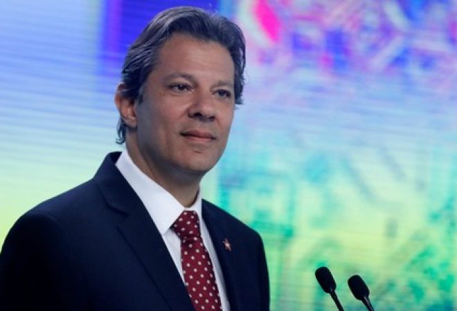 Candidato do PT à Presidência, Fernando Haddad, durante debate da TV Record, em São Paulo