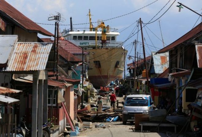 Área afetada por tsunami na ilha Sulawesi, na Indonésia