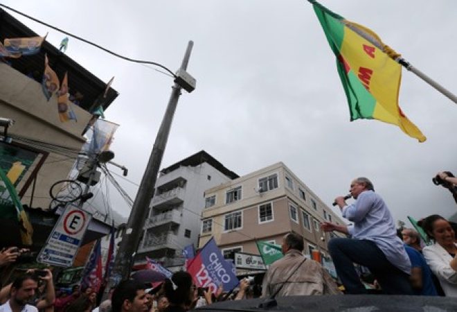Candidato do PDT à Presidência, Ciro Gomes, durante ato de campanha na Rocinha